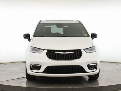 New 2026 Chrysler Pacifica Select image 12