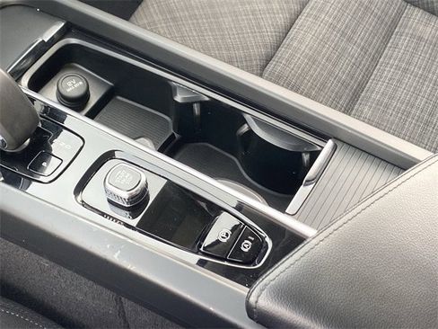Certified 2023 Volvo XC60 B5 Core w/ Climate Package image 32