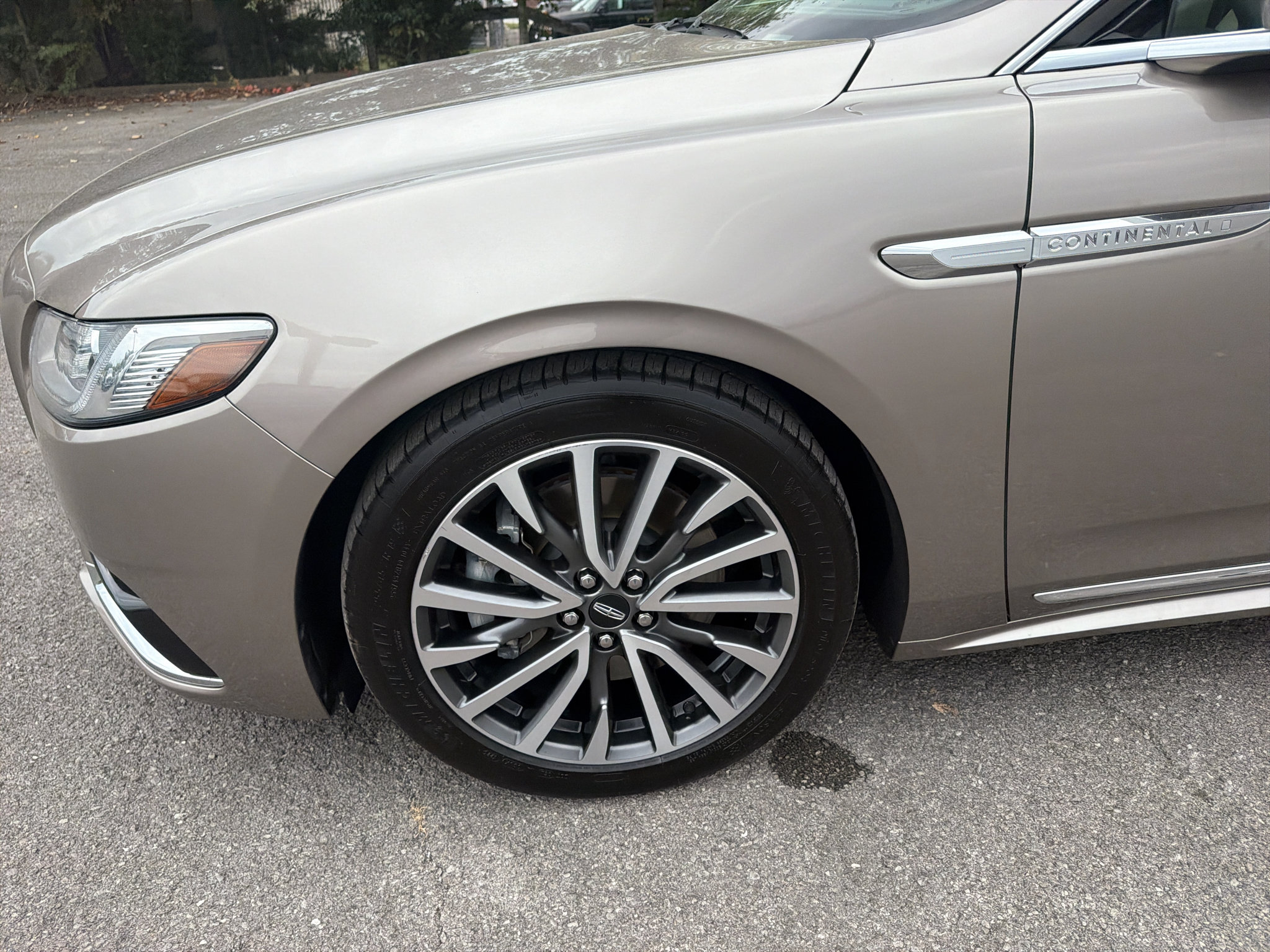 Used 2018 Lincoln Continental Select w/ Continental Climate Package FWD image 40