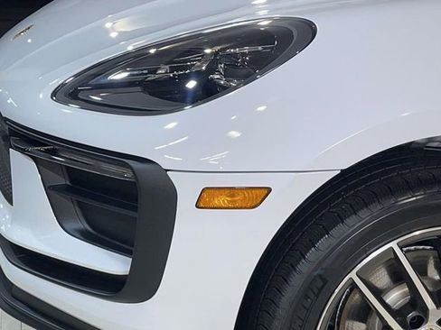 New 2026 Porsche Macan image 5