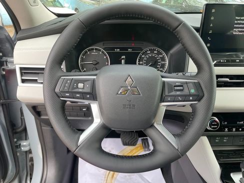 New 2026 Mitsubishi Outlander SE FWD image 15