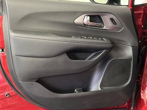 New 2026 Chrysler Pacifica Select image 9