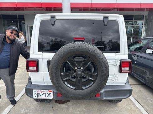 Used 2022 Jeep Wrangler Unlimited Sahara image 4