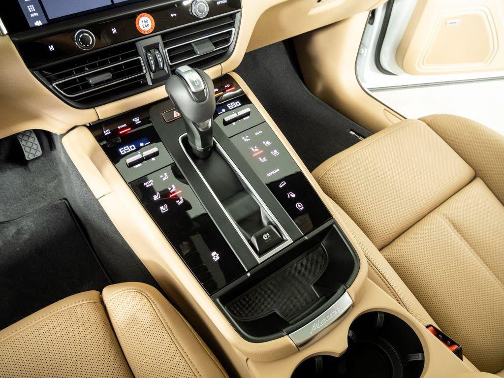 New 2026 Porsche Macan AWD/4WD image 18