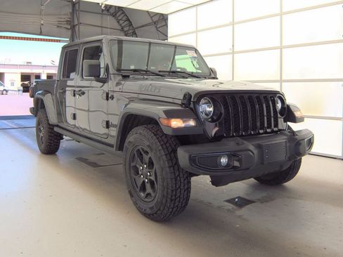Used 2021 Jeep Gladiator Sport AWD/4WD image 3