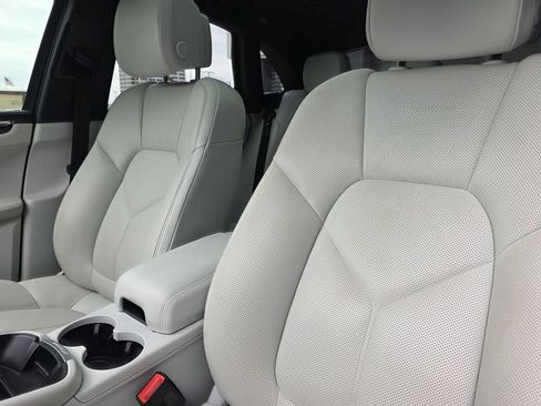 Certified 2023 Porsche Macan S AWD/4WD image 5