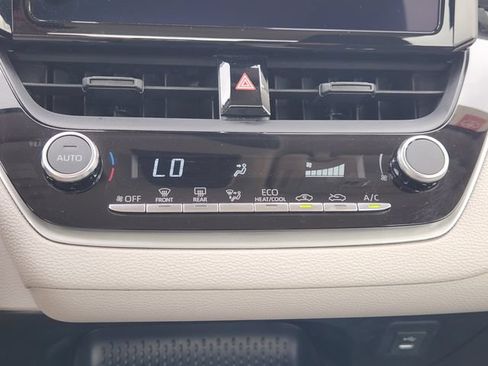 Used 2025 Toyota Corolla LE FWD image 14