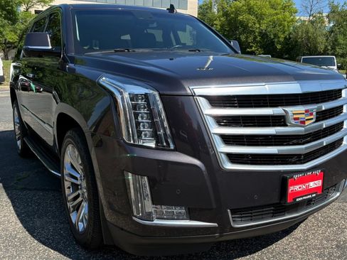 Used 2018 Cadillac Escalade Premium Luxury AWD/4WD image 13