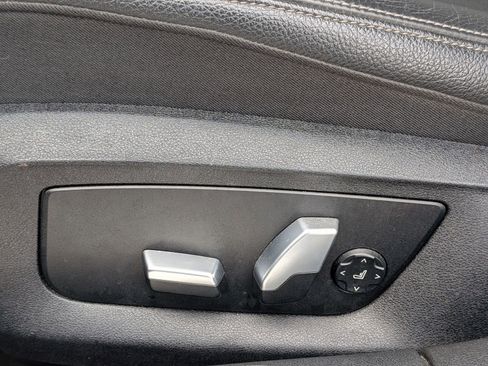 Used 2019 BMW 740i image 16