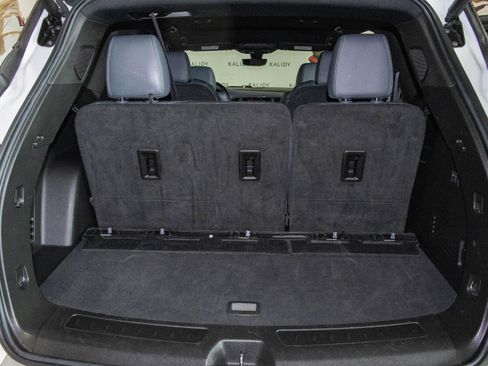 Used 2024 Buick Enclave Premium image 24