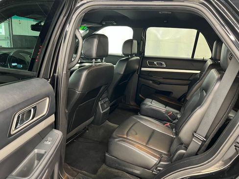 Used 2016 Ford Explorer XLT w/ Equipment Group 202A AWD/4WD image 9