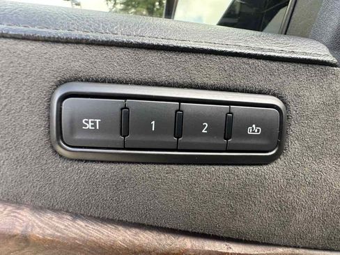Used 2019 Cadillac Escalade Luxury AWD/4WD image 24