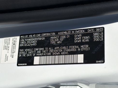 Certified 2024 Volvo XC60 T8 Ultimate w/ Protection Package Premier AWD/4WD image 25