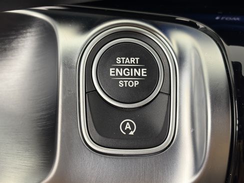 Certified 2025 Mercedes-Benz GLB 250 4MATIC image 24