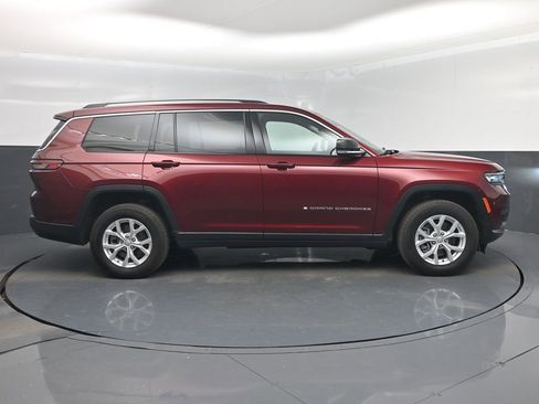 Used 2024 Jeep Grand Cherokee L Limited w/ Luxury Tech Group II image 34