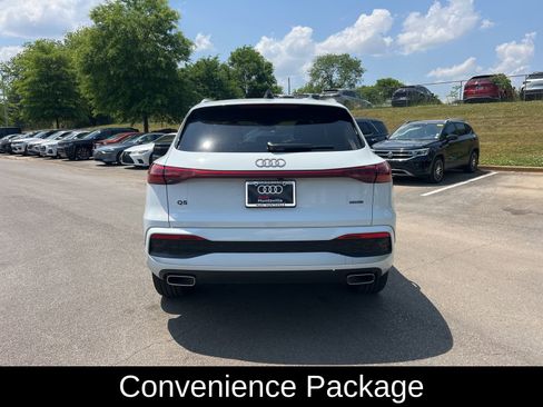 Used 2025 Audi Q5 Premium w/ Convenience Package image 4