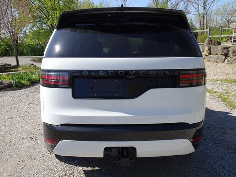 New 2025 Land Rover Discovery Dynamic SE image 9