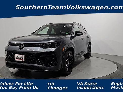 New 2025 Volkswagen Tiguan SE R-Line image 1