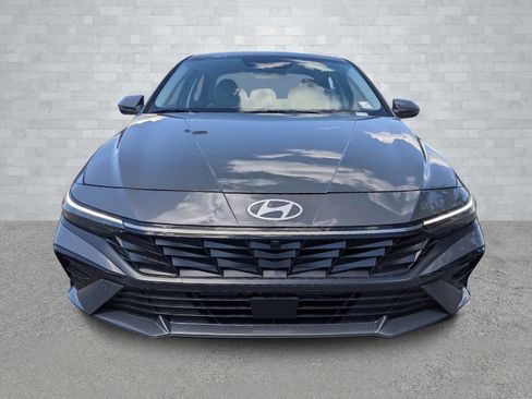 New 2025 Hyundai Elantra Limited image 3