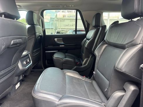 Used 2025 Ford Expedition Max Platinum AWD/4WD image 11