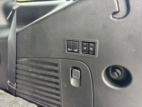 Used 2020 Cadillac Escalade Luxury image 19