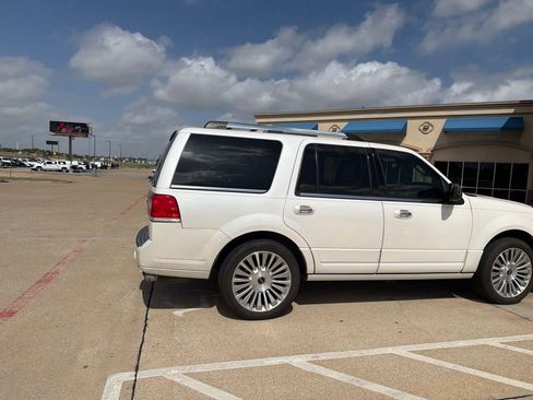 Used 2017 Lincoln Navigator Select RWD image 9
