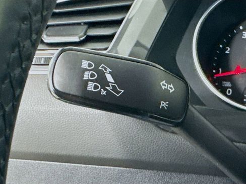 Used 2019 Volkswagen Tiguan SE w/ Panoramic Sunroof Package FWD image 14