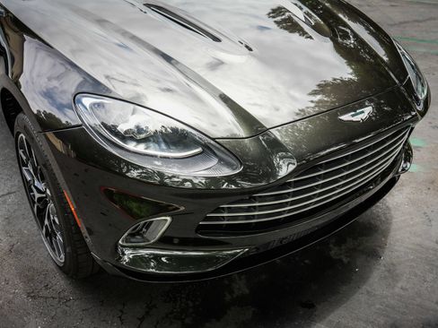 Used 2022 Aston Martin DBX AWD/4WD image 10