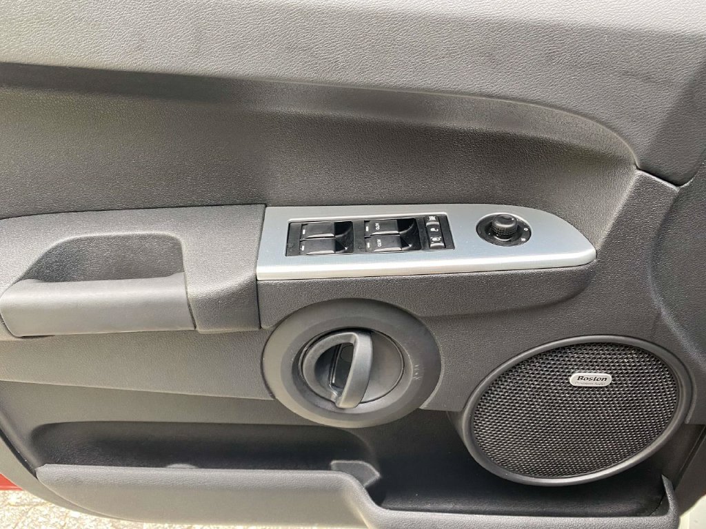 Used 2008 Jeep Commander Sport RWD image 17
