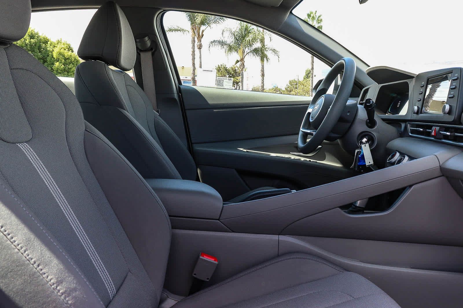 Used 2025 Hyundai Elantra SE w/ Cargo Package FWD image 26