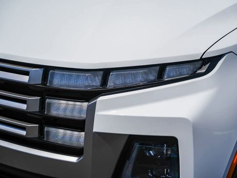 Used 2025 Hyundai Santa Cruz SE FWD image 2