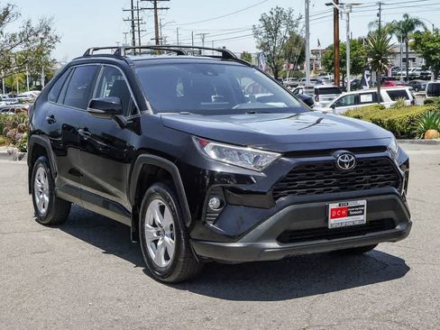 Used 2020 Toyota RAV4 XLE w/ Carpet Mat Package FWD image 3