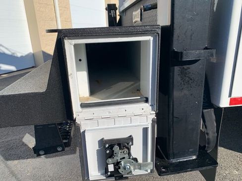 Used 2024 Ford F550 4x4 Regular Cab Super Duty image 27