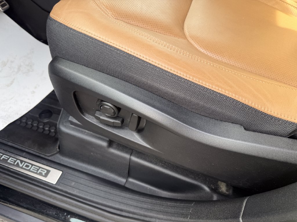 Used 2025 Land Rover Defender 110 X AWD/4WD image 25