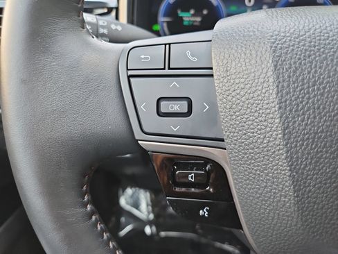 Used 2025 Toyota Camry XLE FWD image 30