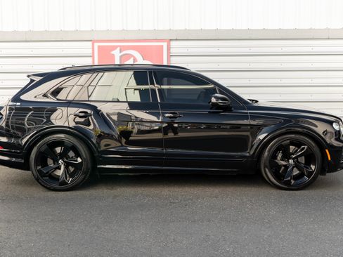 Used 2022 Bentley Bentayga image 50
