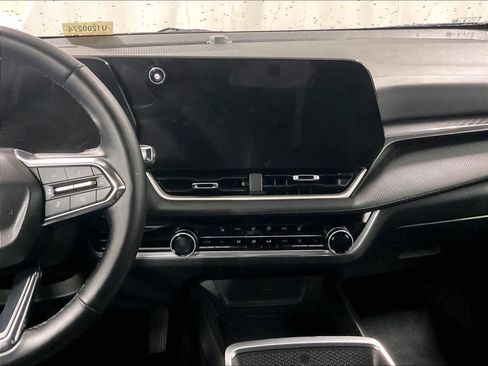 Used 2025 Chevrolet Equinox LT w/ Convenience Package II image 18