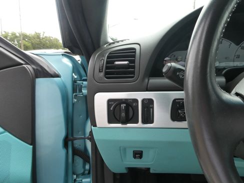 Used 2002 Ford Thunderbird RWD image 16