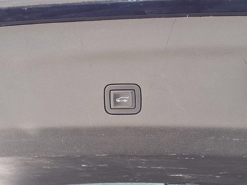 Used 2022 Chevrolet Suburban LT RWD image 22