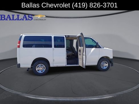 Used 2017 Chevrolet Express 2500 LS RWD image 9