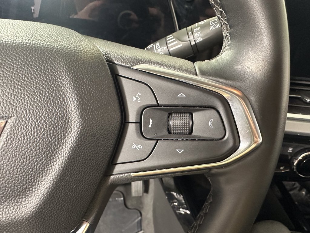 Used 2025 Chevrolet Trax LT w/ LT Convenience Package FWD image 23