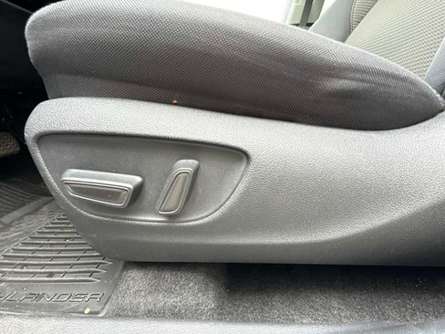 Used 2023 Toyota Highlander L FWD image 13