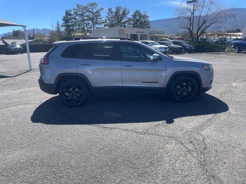 Used 2021 Jeep Cherokee Latitude Plus FWD image 2