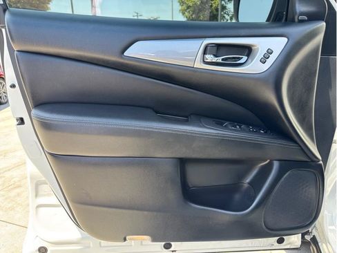 Used 2020 Nissan Pathfinder SL FWD image 14