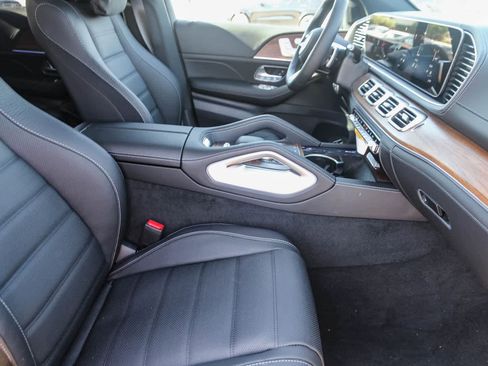 New 2026 Mercedes-Benz GLS 580 4MATIC image 18