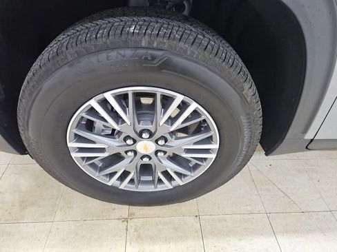 Used 2026 Chevrolet Traverse LT w/ Driver Confidence Package FWD image 24