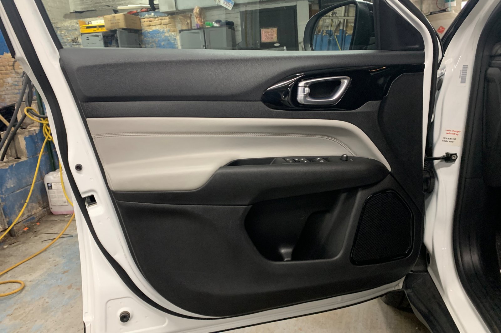 Used 2025 Jeep Compass Limited AWD/4WD image 10