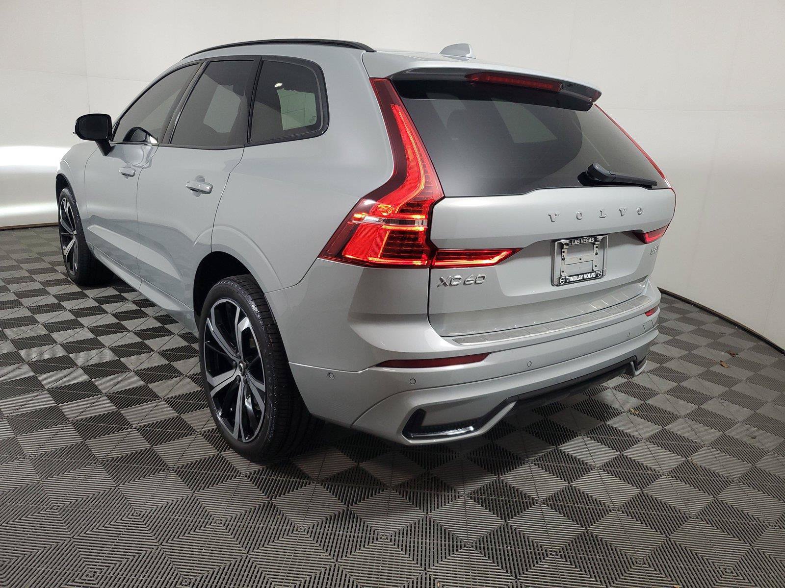 Used 2024 Volvo XC60 B5 Ultimate AWD/4WD image 4