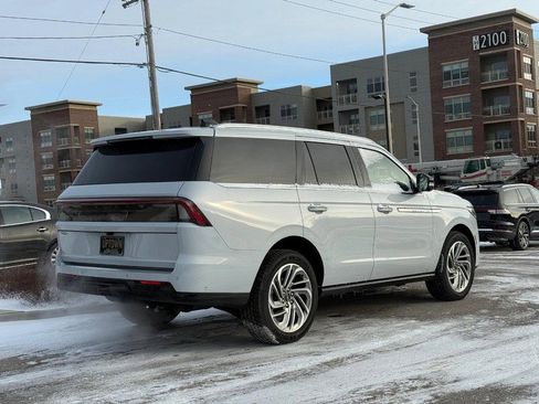 New 2025 Lincoln Navigator Reserve image 3