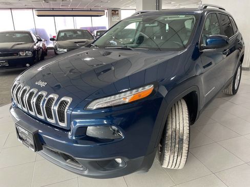 Used 2018 Jeep Cherokee Latitude Plus image 3
